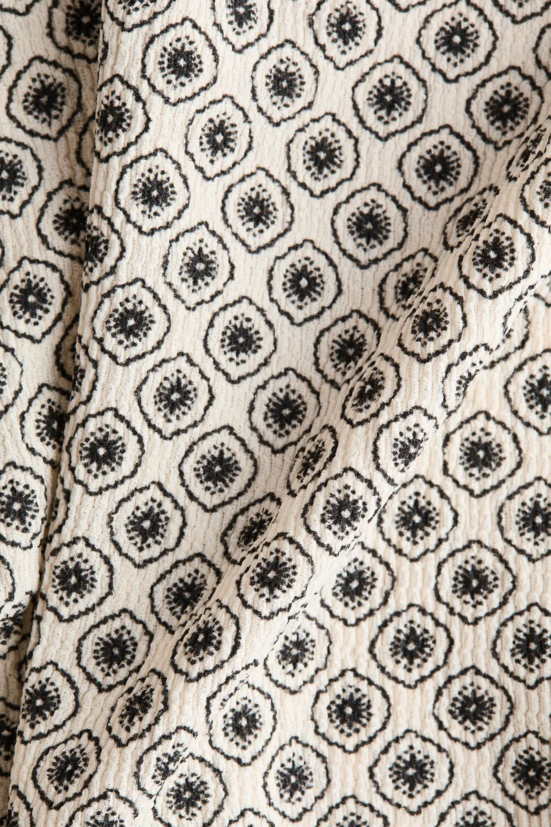 اتش اند ام بلوزة جيرسيه منقوشة